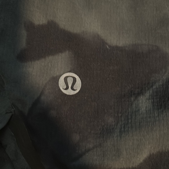 Lululemon shorts 7” - Picture 3 of 3